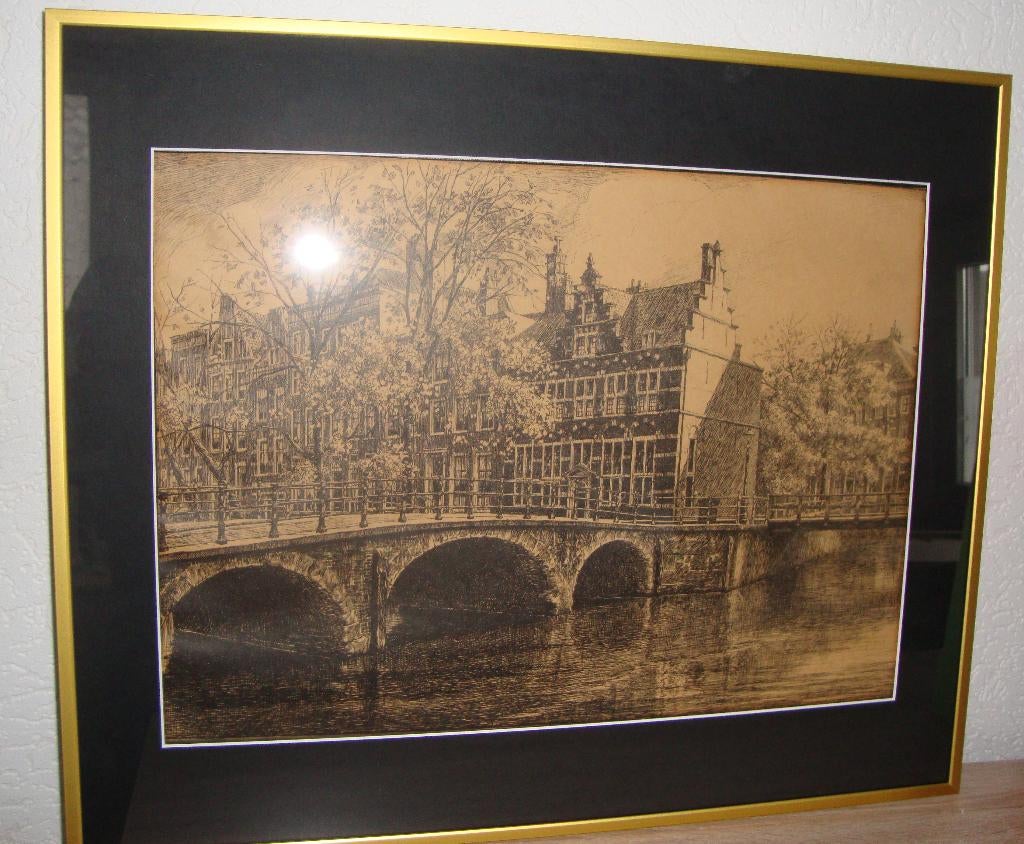 Amsterdam - het huis aan de drie grachten - nieuw ingelijst, Antiek en Kunst, Kunst | Etsen en Gravures, Ets, Ingelijst, Ophalen of Verzenden