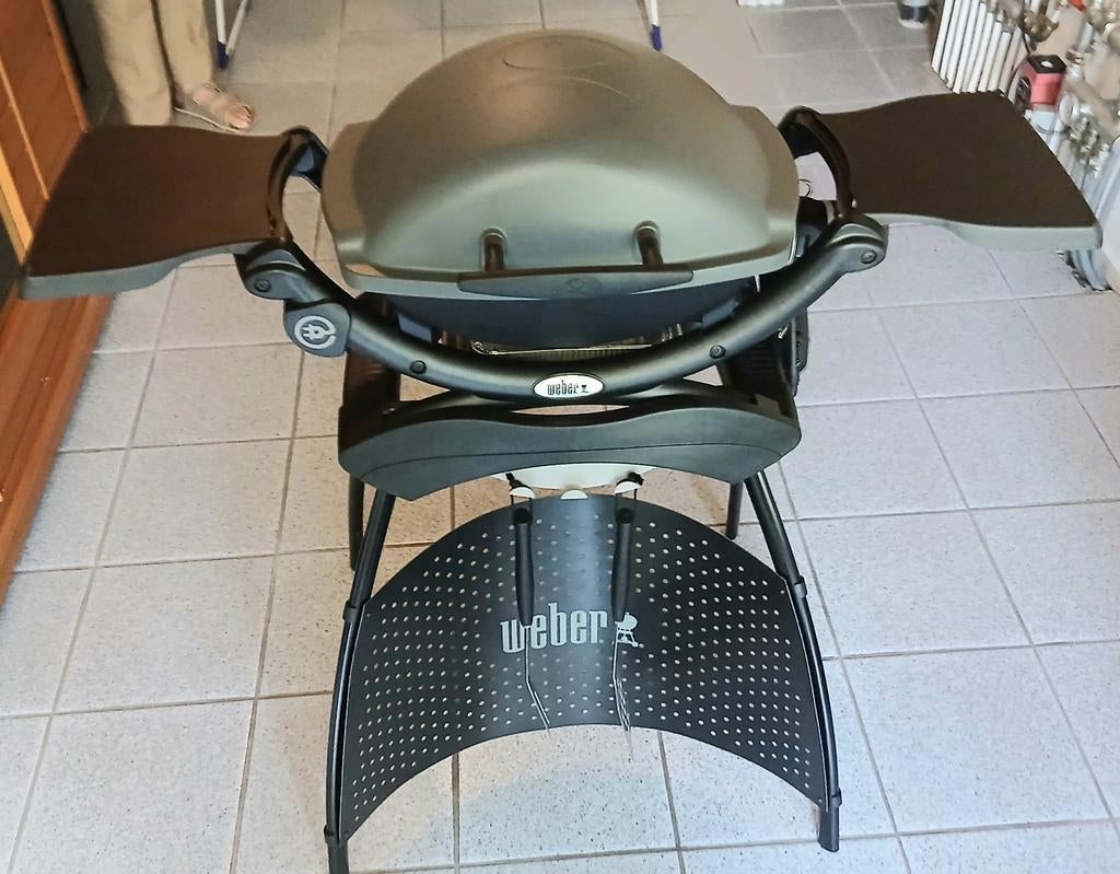 Weber Q2000 Gasbarbecue met inklapbare zijtafels, Tuin en Terras, Houtskoolbarbecues, Ophalen of Verzenden, Gebruikt, Weber, Met accessoires