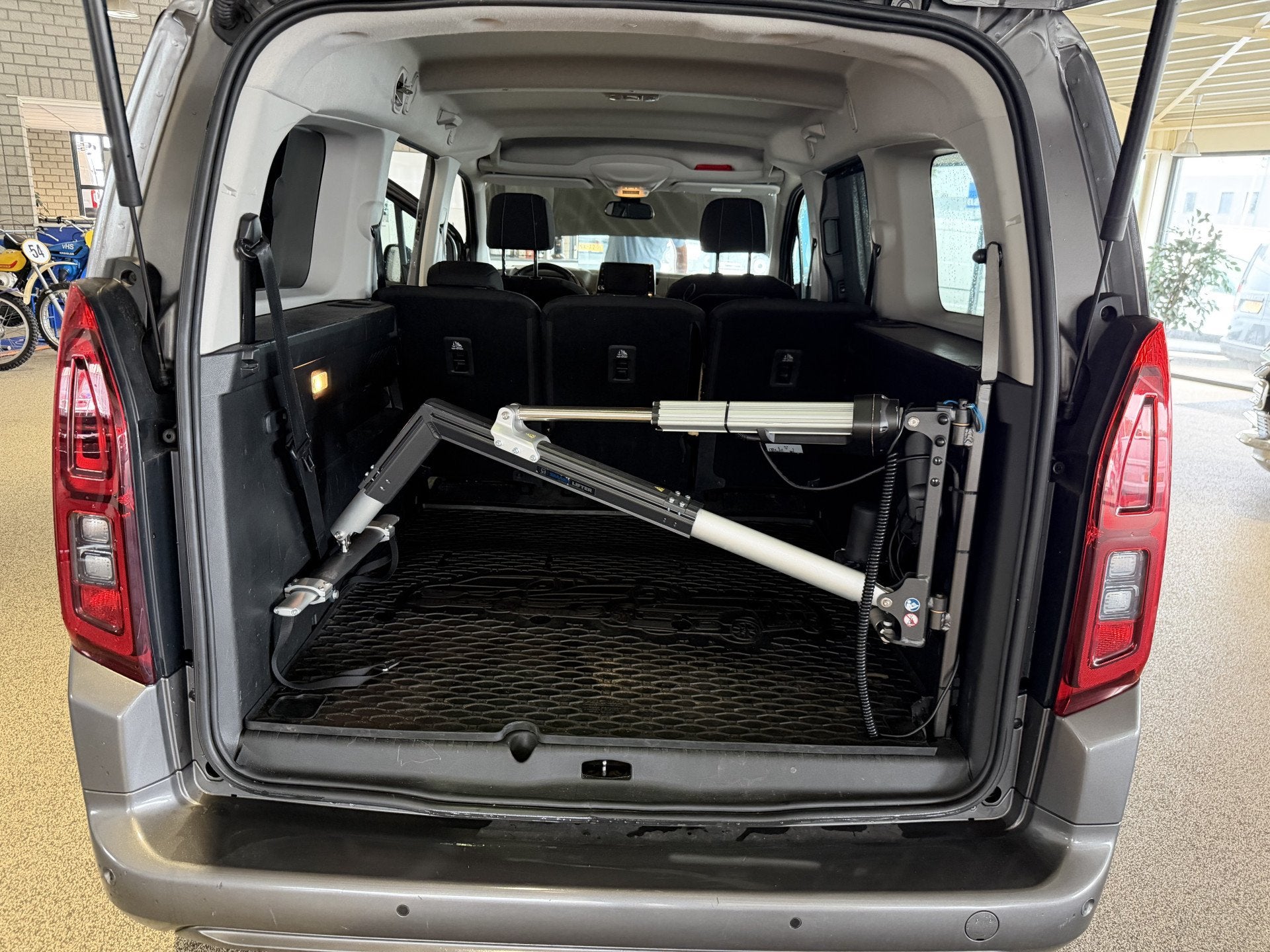 Toyota PROACE CITY Verso 1.2 Turbo 130pk Active Long 7 perso, Stof, Gebruikt, Met garantie (alle), 7 stoelen
