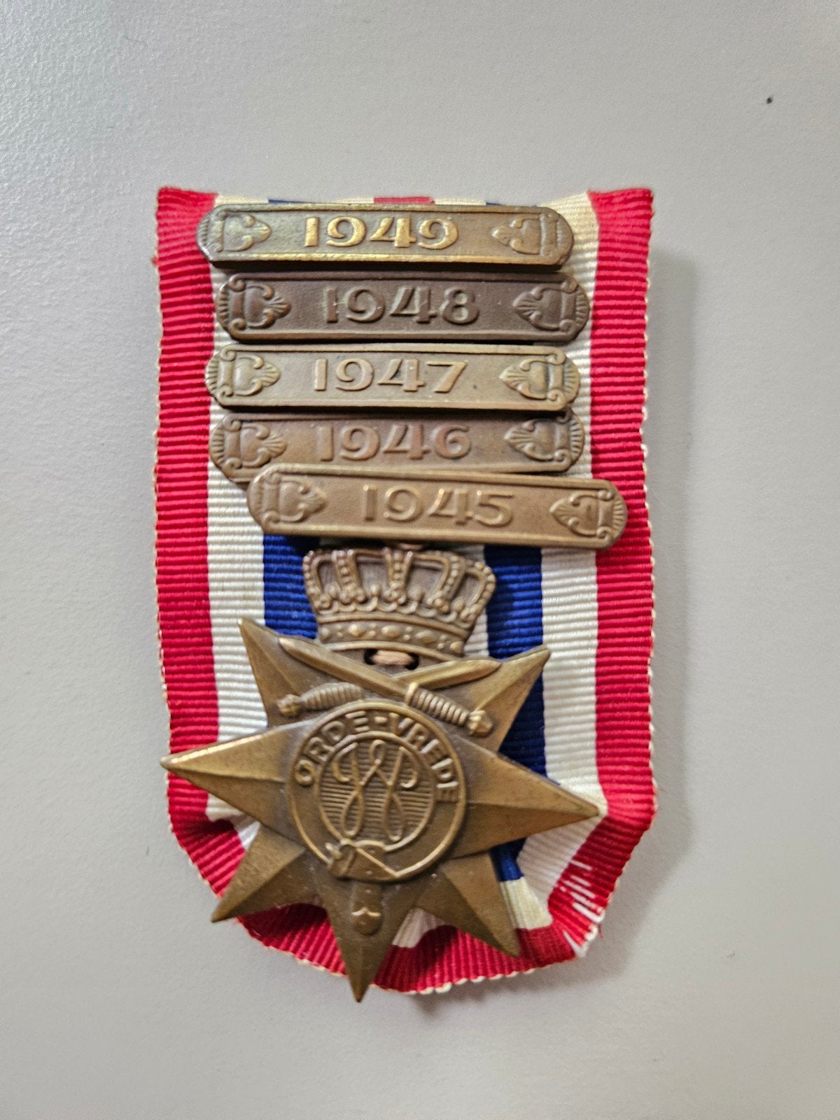 medaille orde en vrede met 5 gespen oa 1945 Onderscheiding, Ophalen of Verzenden, Landmacht, Nederland, Lintje, Medaille of Wings