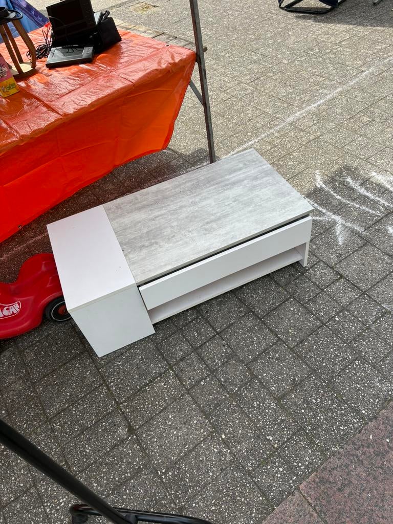 Salontafel met la kleur wit met betonlook, Ophalen, 100 tot 150 cm, 50 tot 100 cm, Zo goed als nieuw