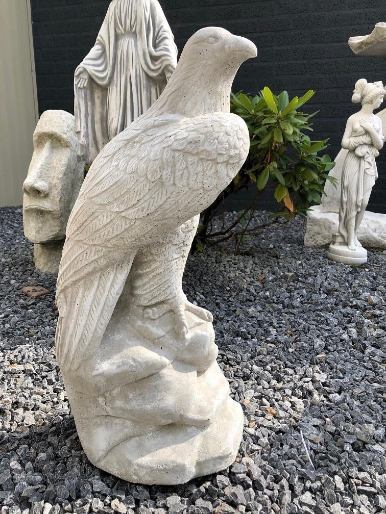 Een prachtige zittende adelaar, vol steen., Tuin en Terras, Dierenbeeld, Steen, ., Nieuw