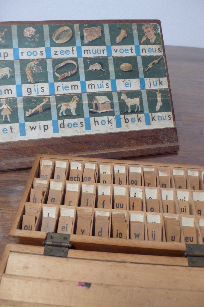 Oude letterdoos met plankje aap noot mies, Ophalen of Verzenden
