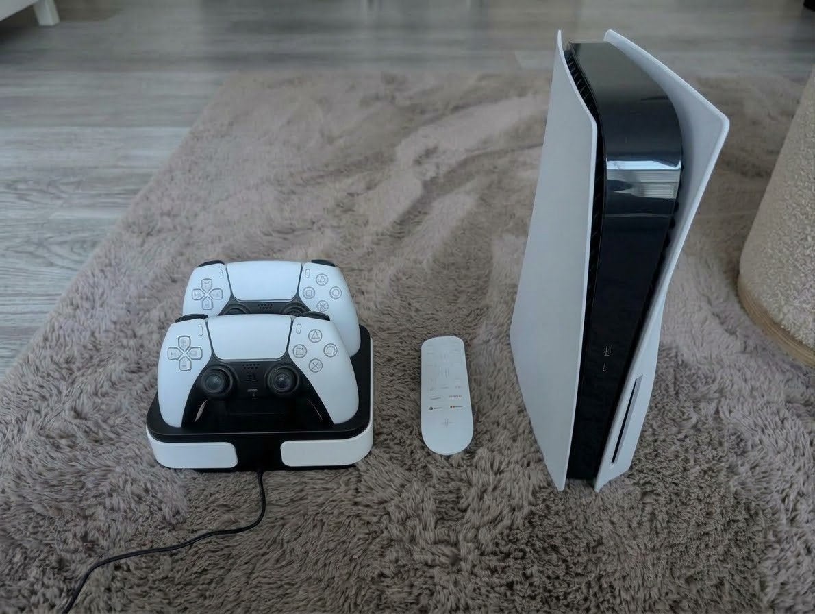 PS 5 Disc Edition met 2 controllers en afstandsbediening, Ophalen of Verzenden, Zo goed als nieuw, Playstation 5