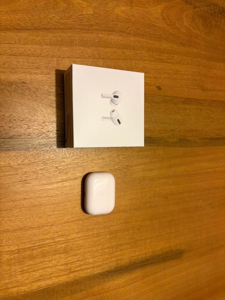 Airpods pro | met hoesje, Ophalen of Verzenden, Zo goed als nieuw