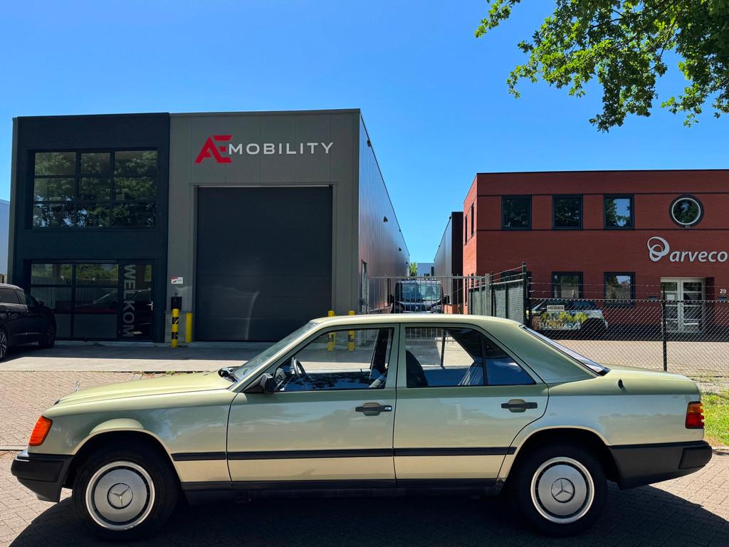 Mercedes-Benz 200-500 (W124) 230 E Automaat 1986, Auto's, Automaat, Gebruikt, 4 cilinders, Origineel Nederlands
