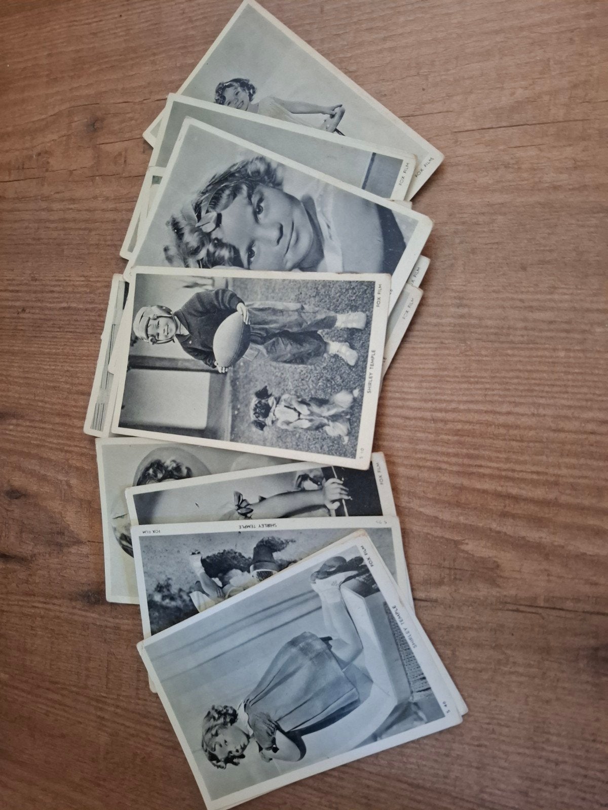 17 vintage foto's van Shirley Temple, zwart-wit, Gebruikt, Foto, Ophalen of Verzenden, Voor 1940