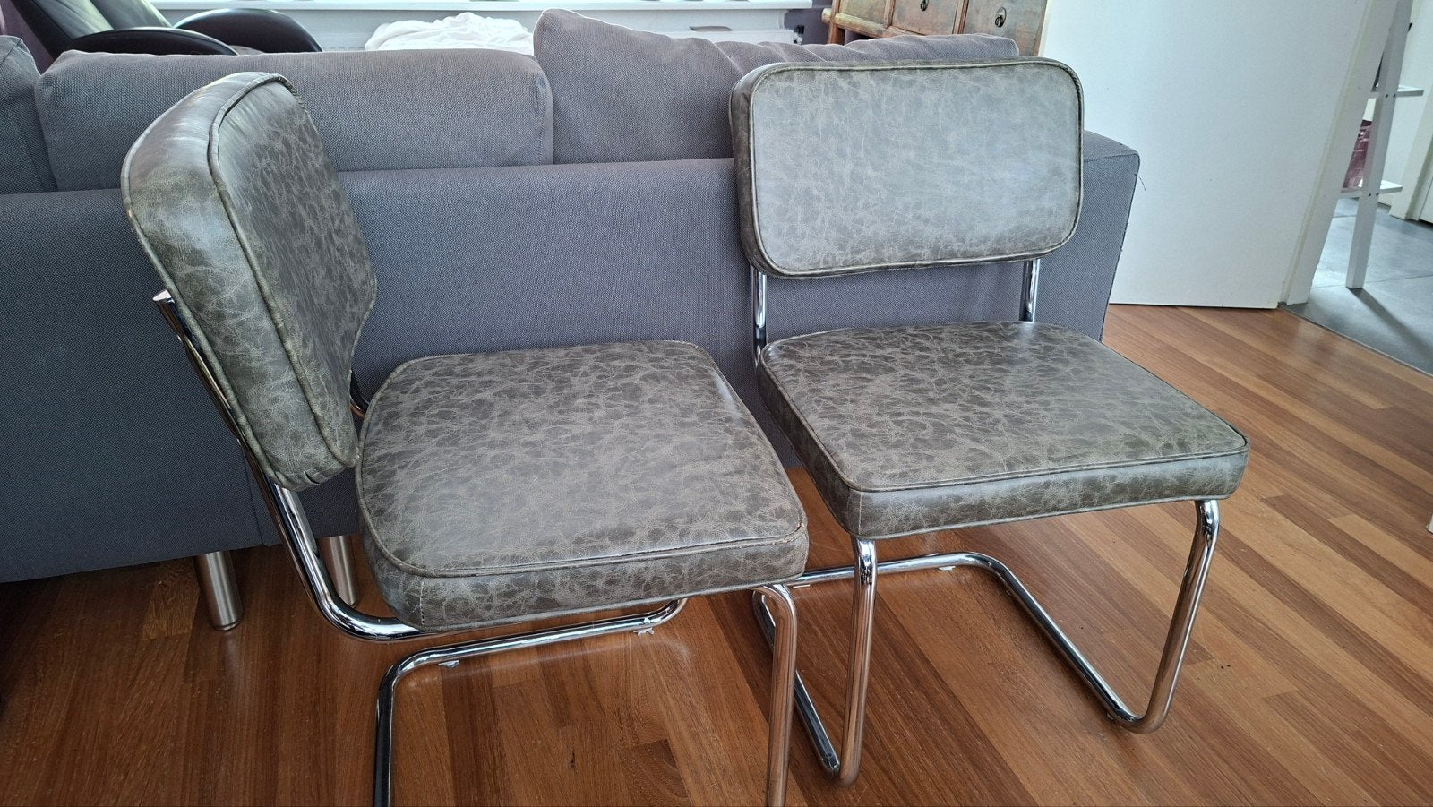 Set van 2 vintage stoelen - Grijs leer en chroom, Ophalen, Gebruikt, Twee, Vintage, Industrieel
