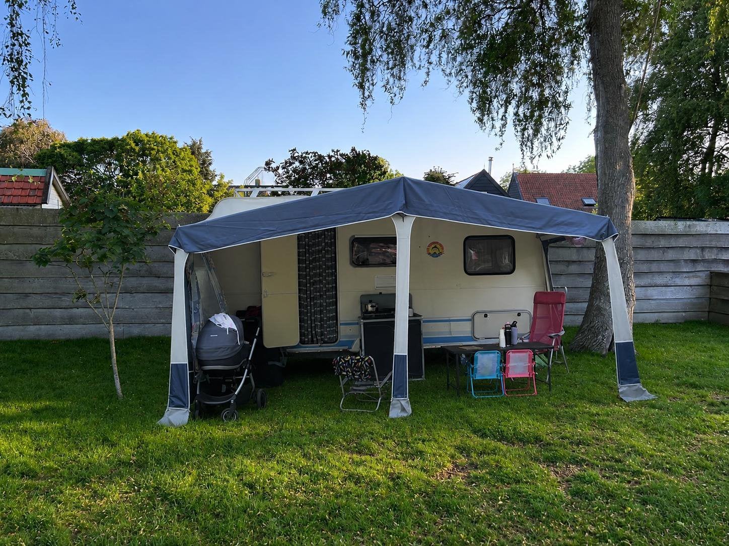 Caravan te huur met speeltuin en privesanitair, Caravans en Kamperen