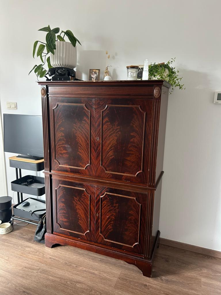 Houten kast, Ophalen