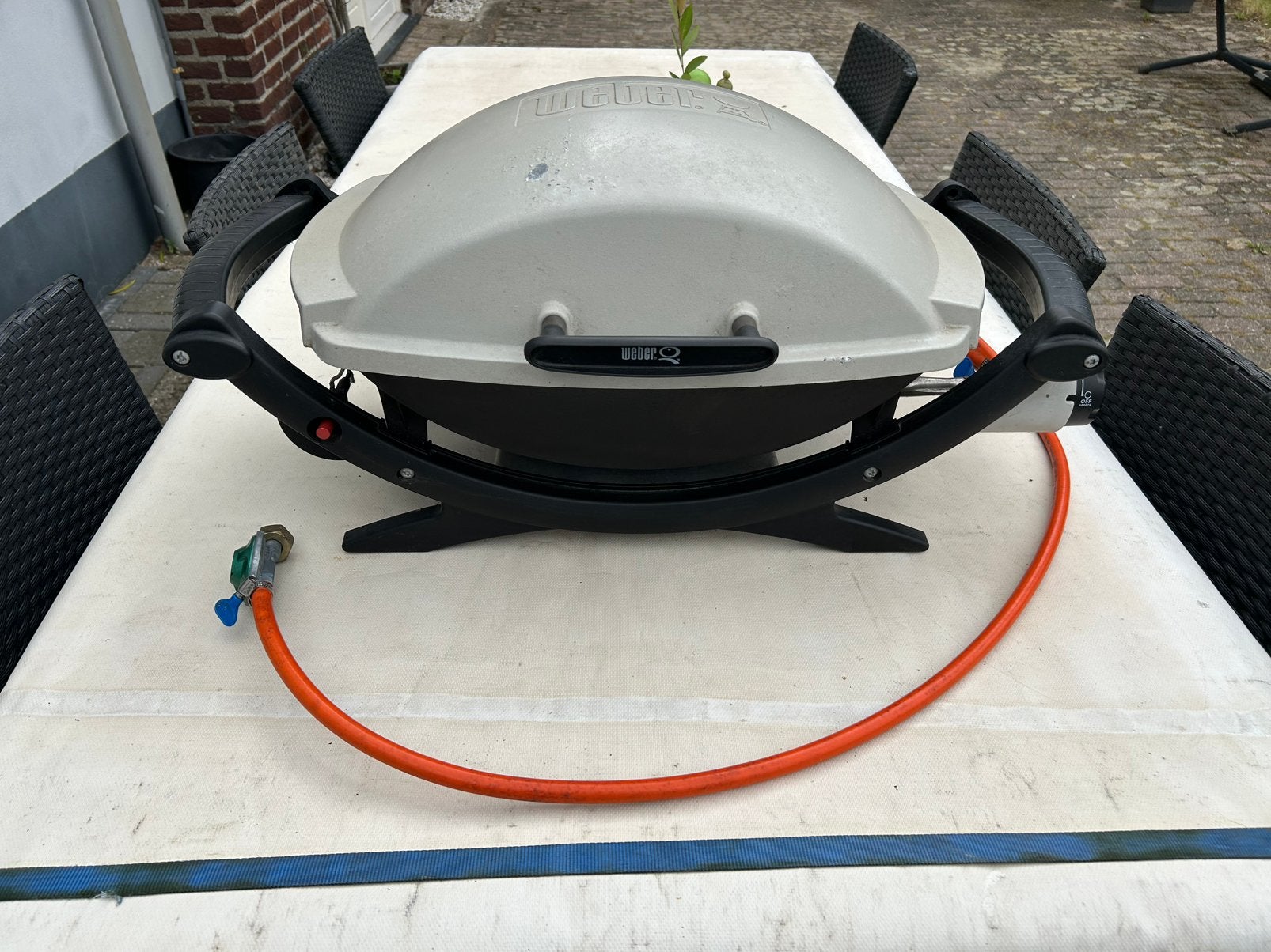 Te koop Weber gas BBQ Q2000, Tuin en Terras, Gasbarbecues, Ophalen of Verzenden, Gebruikt