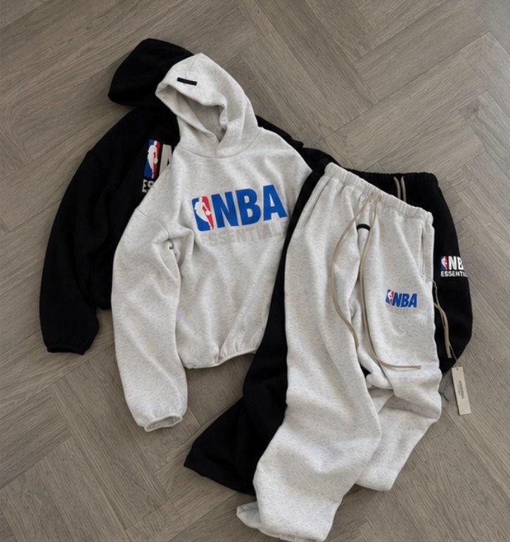 NBA Essentials Pak - Hoodie en Joggingbroek, Ophalen of Verzenden, Nieuw, Overige maten, Meerkleurig