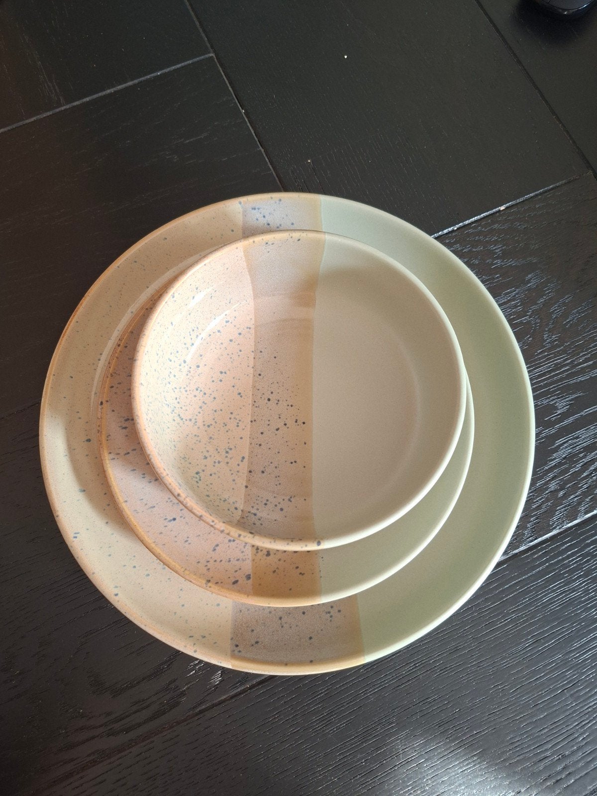 Azur Ceramics 18-delig servies (Action) -  Nieuw in doos, Nieuw, Ophalen of Verzenden, Bord(en), Overige stijlen