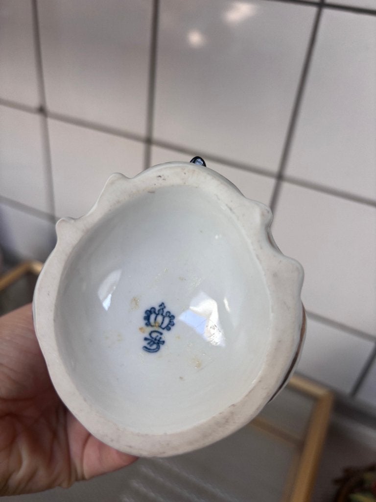 Sitzendorf porseleinen beeld jongeman bloemenmand  CS26783, Ophalen of Verzenden, Gebruikt, Mens