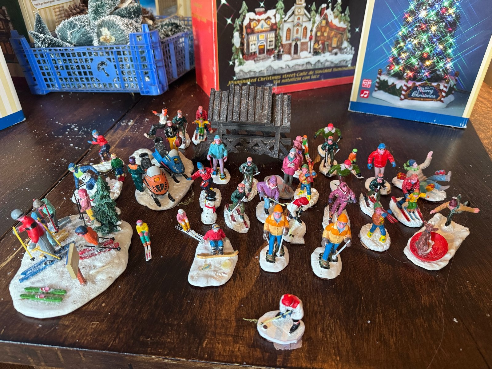 Lemax deciratieve items skipiste - 37 stuks, Ophalen of Verzenden, Gebruikt