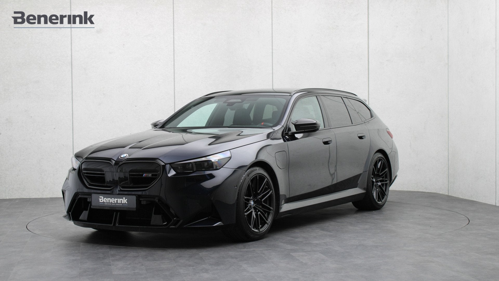 BMW M5 Touring | M Drivers Package | Akrapovic | Stoelventil, 12 maanden, Gebruikt, 4395 cc, Zwart