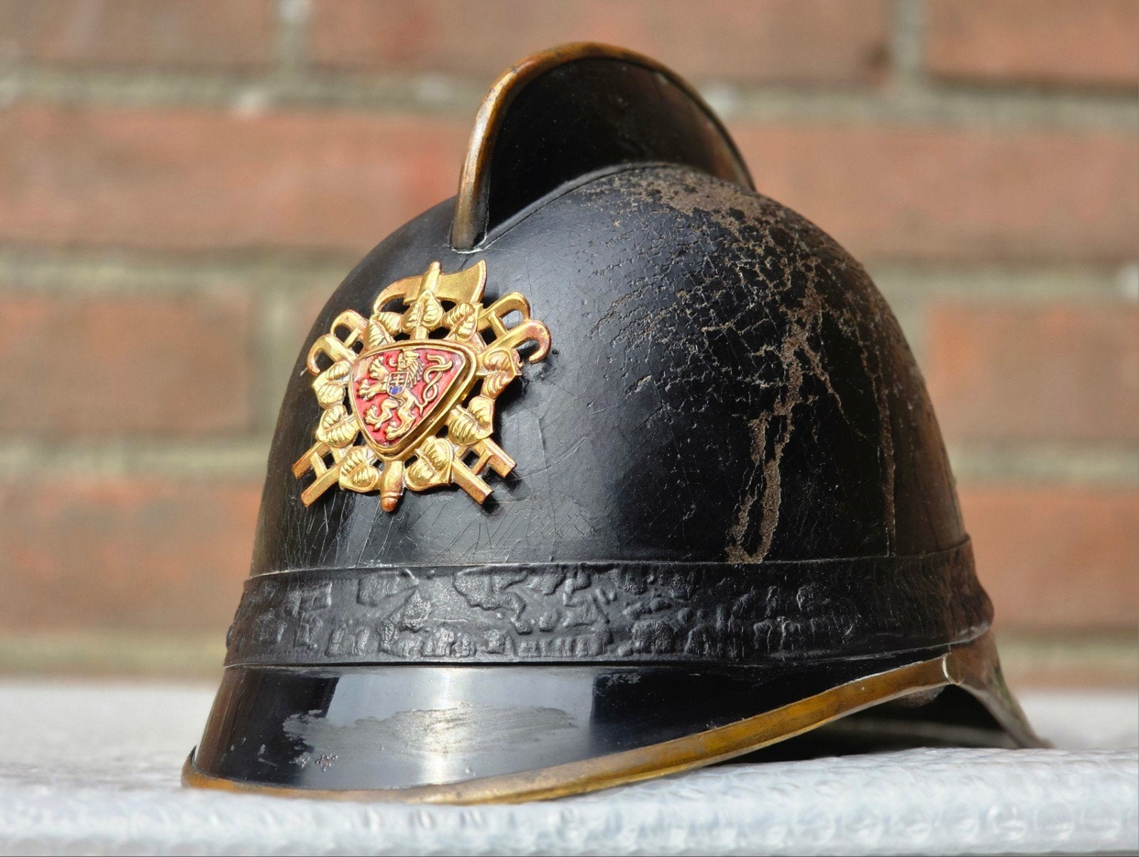 brandweerhelm brandweer Lederhelm Tsjechië, Ophalen of Verzenden, Landmacht, Nederland, Embleem of Badge