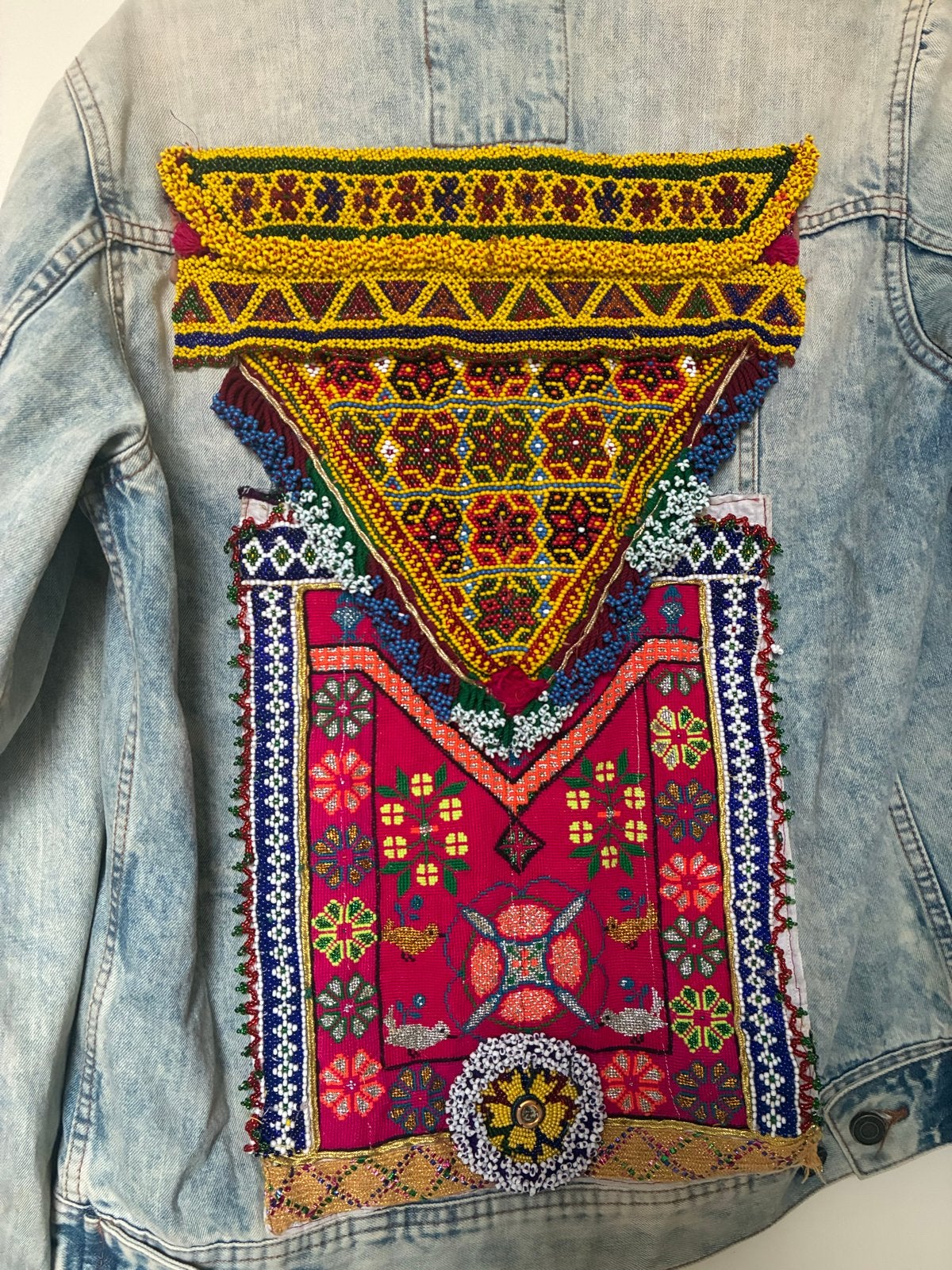 Unieke Ibiza spijkerjas met handgemaakte versieringen, Kleding | Dames, Jassen | Zomer, Ophalen of Verzenden, Zo goed als nieuw