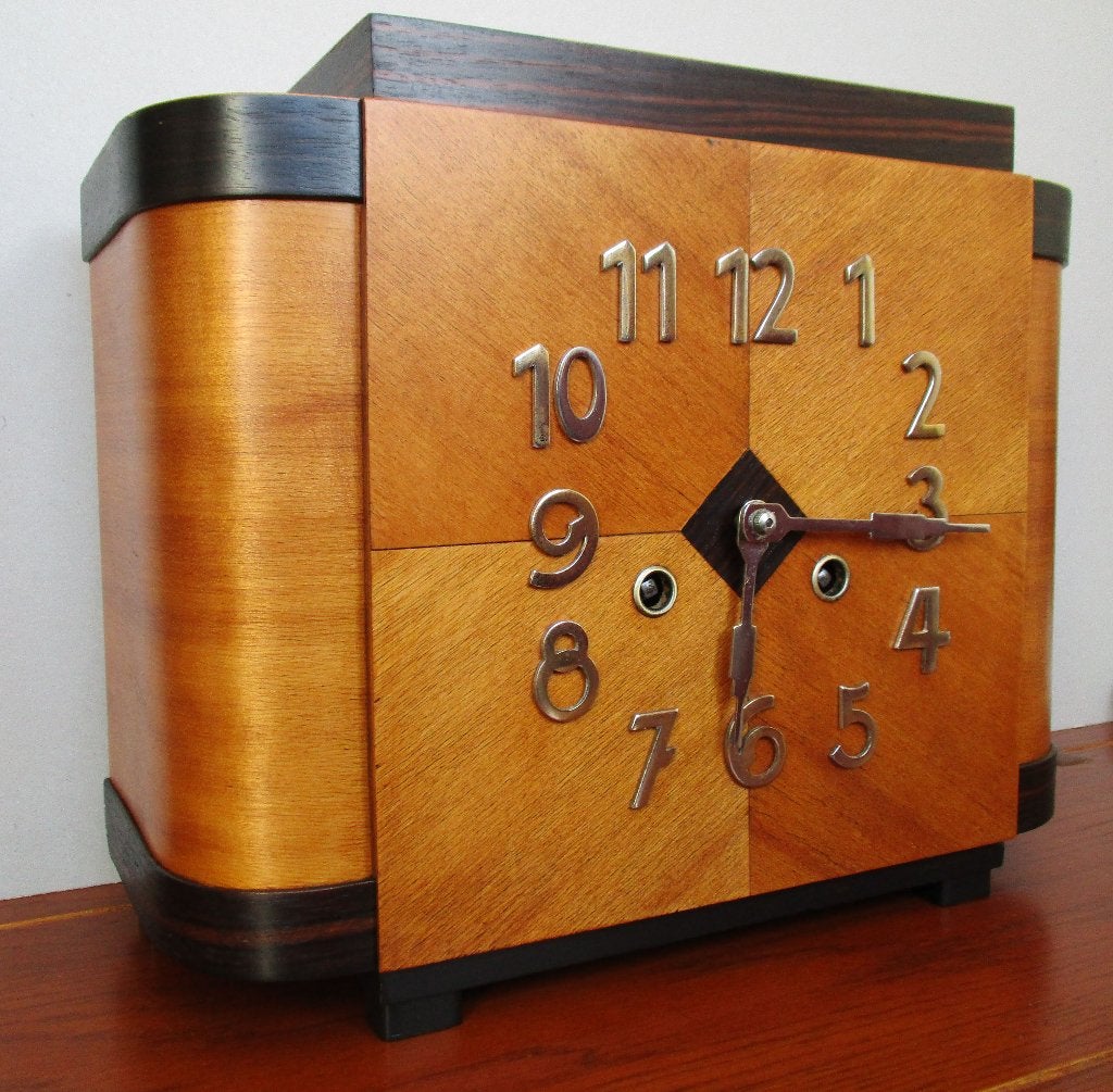 Strakke Art Deco klok, Ophalen