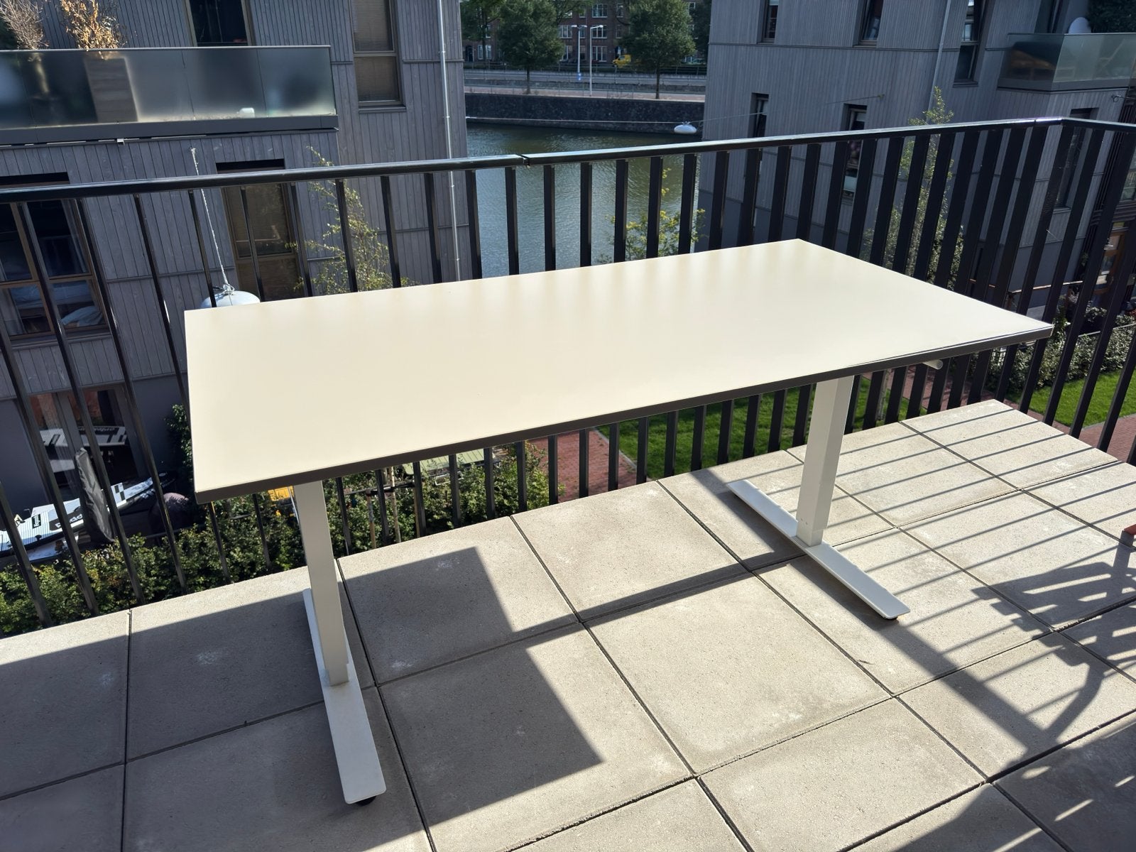 IKEA zit-sta bureau, Huis en Inrichting, Bureaus, Ophalen, Zit-sta bureau, Gebruikt, Spaanplaat of MDF
