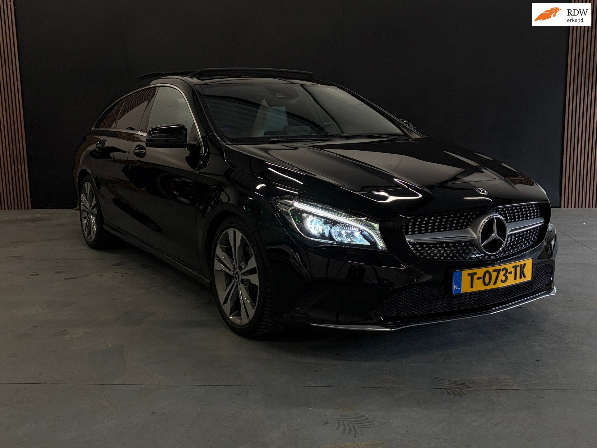 Mercedes-Benz CLA-klasse Shooting Brake 180 Prestige Automaa, Auto's, Gebruikt, 4 cilinders, Leder en Stof, 1595 cc