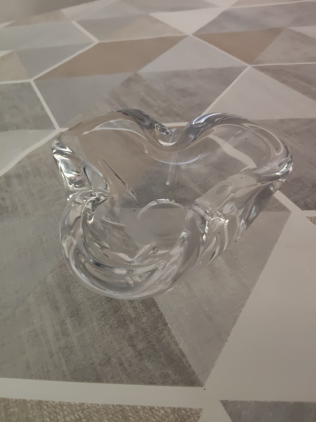 Glazen asbak in hartvorm, Ophalen