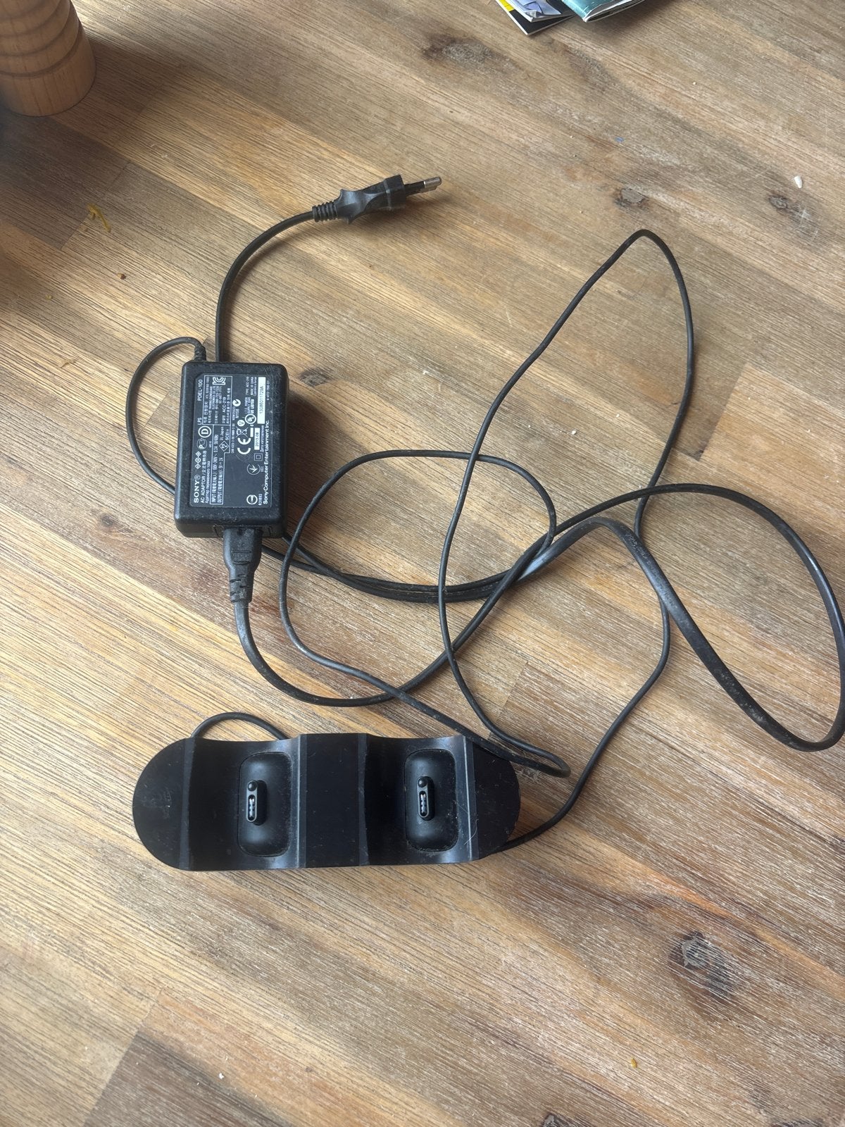 Sony oplaadstation met adapter, Ophalen, Universeel, Gebruikt, Sony