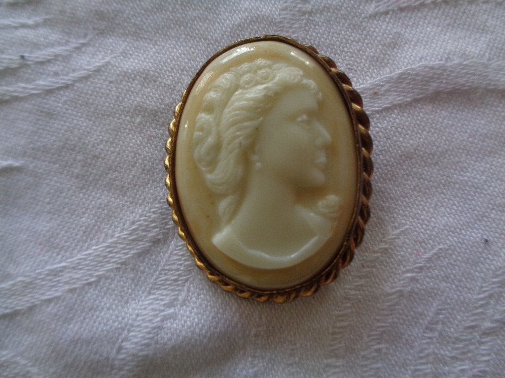 camee op koperen als broche of hanger nr  br 0182, Sieraden, Tassen en Uiterlijk, Broches, Ophalen of Verzenden, Gebruikt, Koper