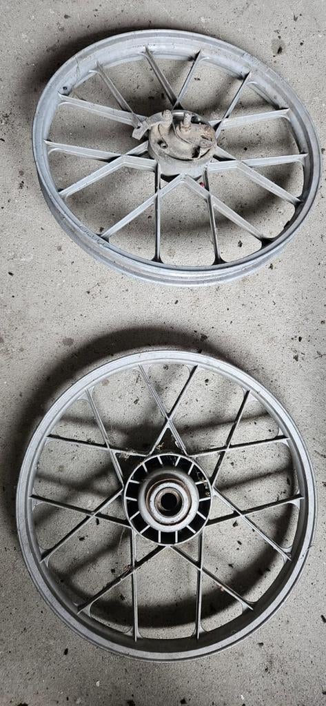 Gezocht: puch snowflake achter velg, Fietsen en Brommers, Brommeronderdelen | Puch, Ophalen of Verzenden, Zo goed als nieuw, Overige typen