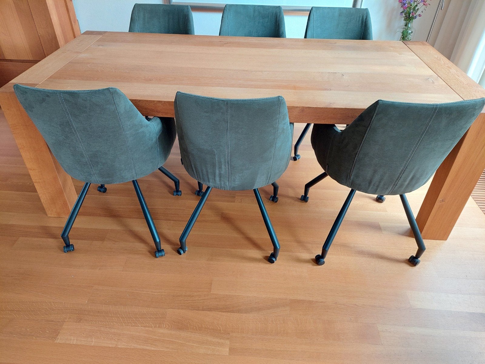 Xooon eetkamerstoelen met parketwielen, Ophalen of Verzenden, Zo goed als nieuw, Leer, Armleuningen voor een relaxte zit aan tafel