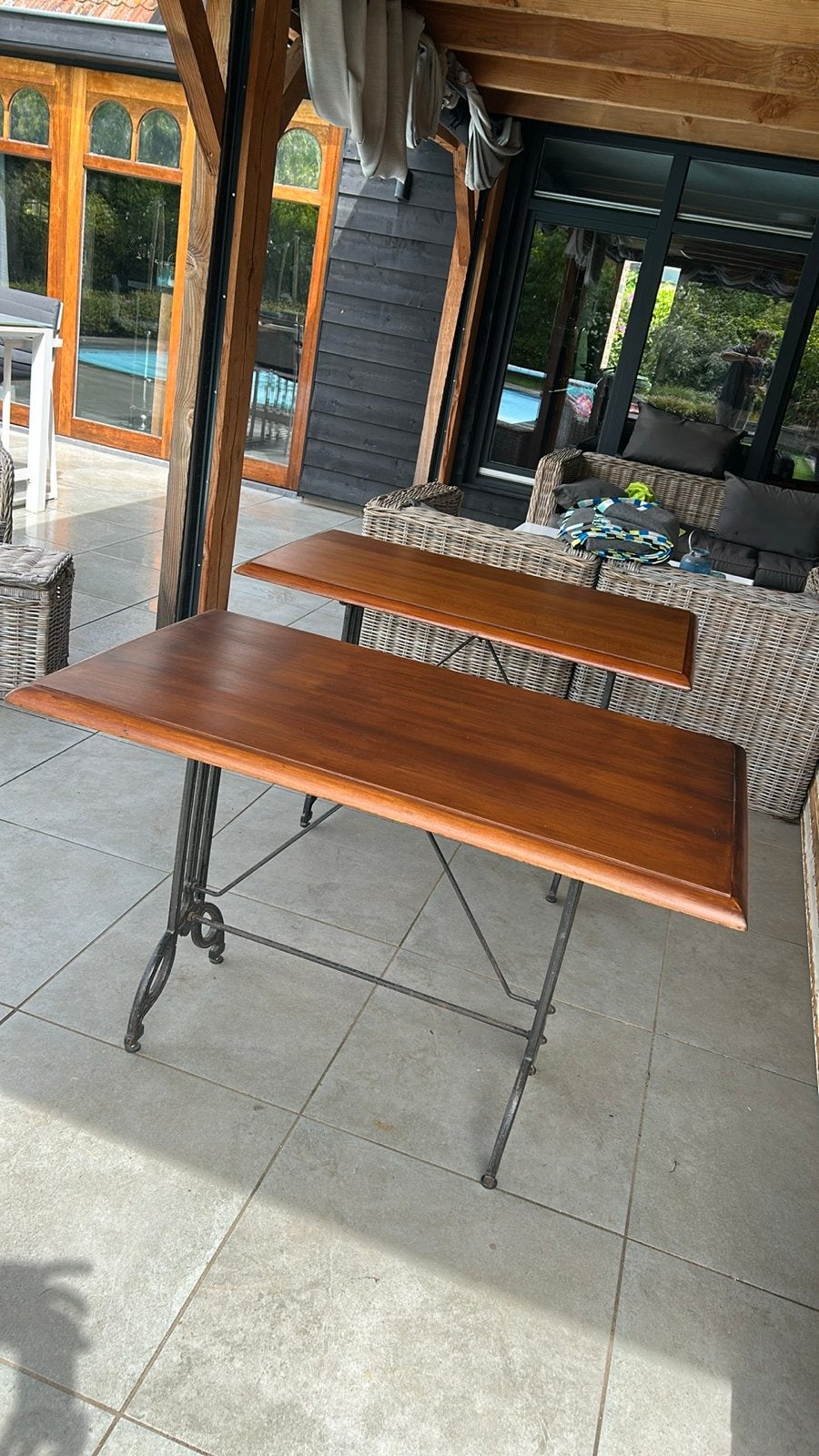 Set van 2 vintage bistro tafels met gietijzeren onderstel, Ophalen