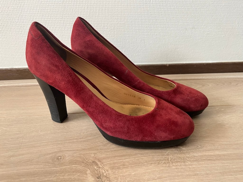 Geox bordeaux rode suede pumps hoge hakken 39, Geox, Pumps, Ophalen of Verzenden, Zo goed als nieuw