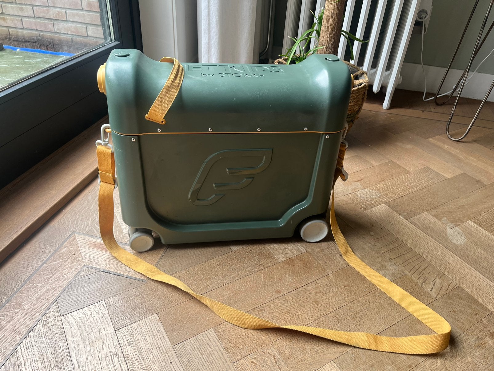 Jetkids by Stokke reiskoffer + bed, Gebruikt, Hard kunststof, Minder dan 50 cm, Ophalen of Verzenden
