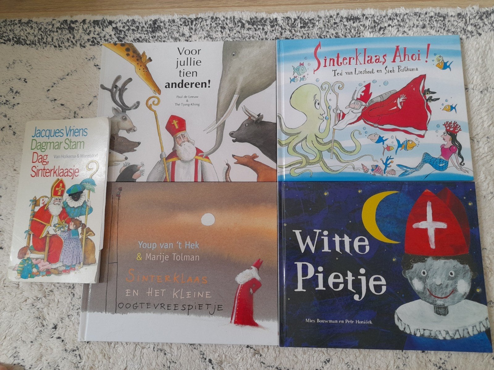 5 Sinterklaasboeken: Paul de Leeuw, Youp van 't Hek e.a., Ophalen of Verzenden, Zo goed als nieuw