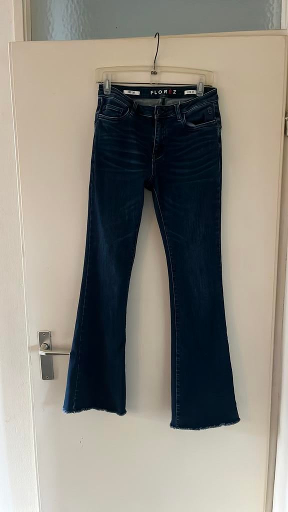 Prachtige Florèz Flared Jeans - Dark Blue - Maat 27, Kleding | Dames, Spijkerbroeken en Jeans, Ophalen of Verzenden, Gedragen