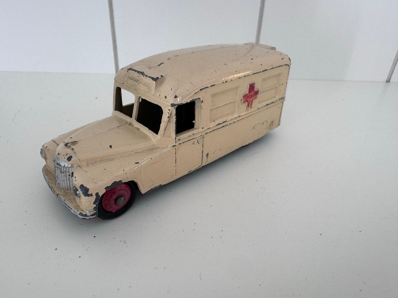Dinky Toys Daimler Ambulance 252 - Vintage Speelgoedauto, Ophalen of Verzenden, Gebruikt