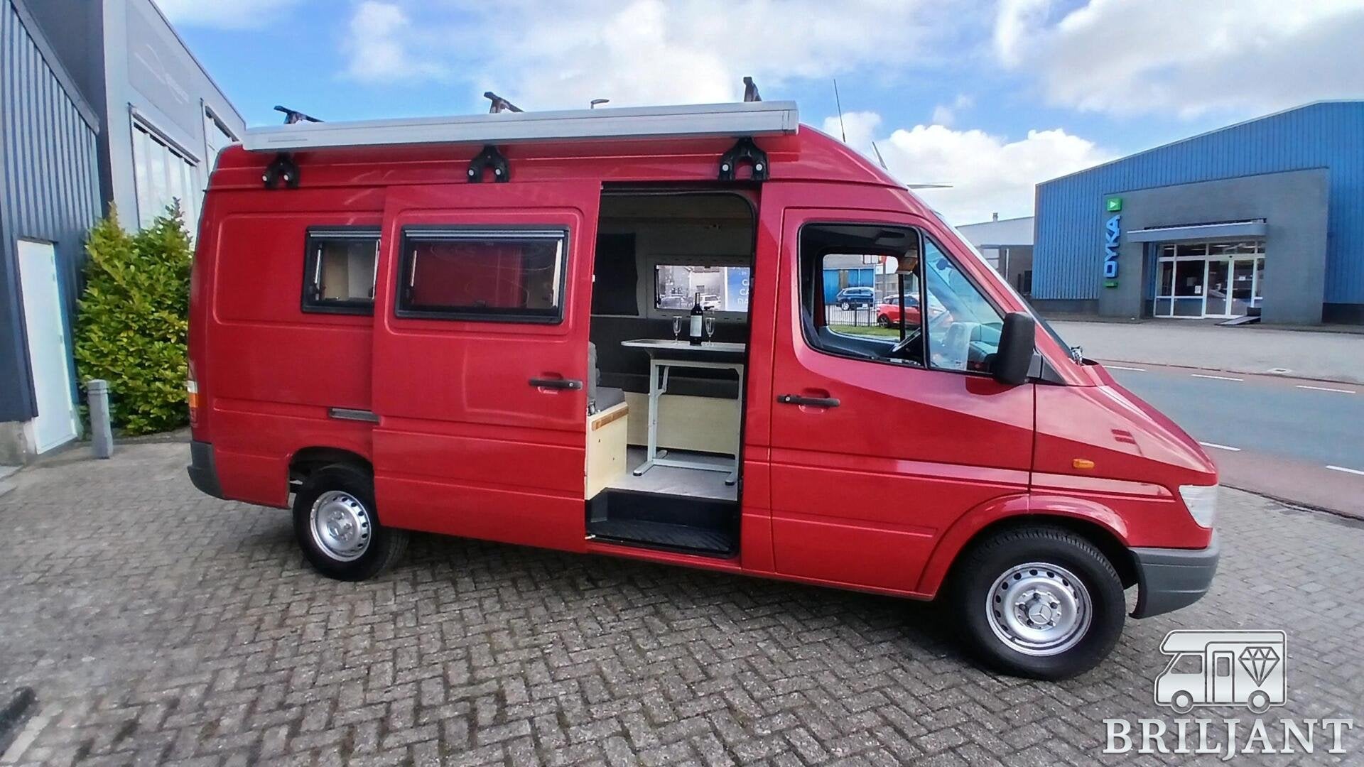Foto 3 van bavaria mercedes 212D buscamper 1997