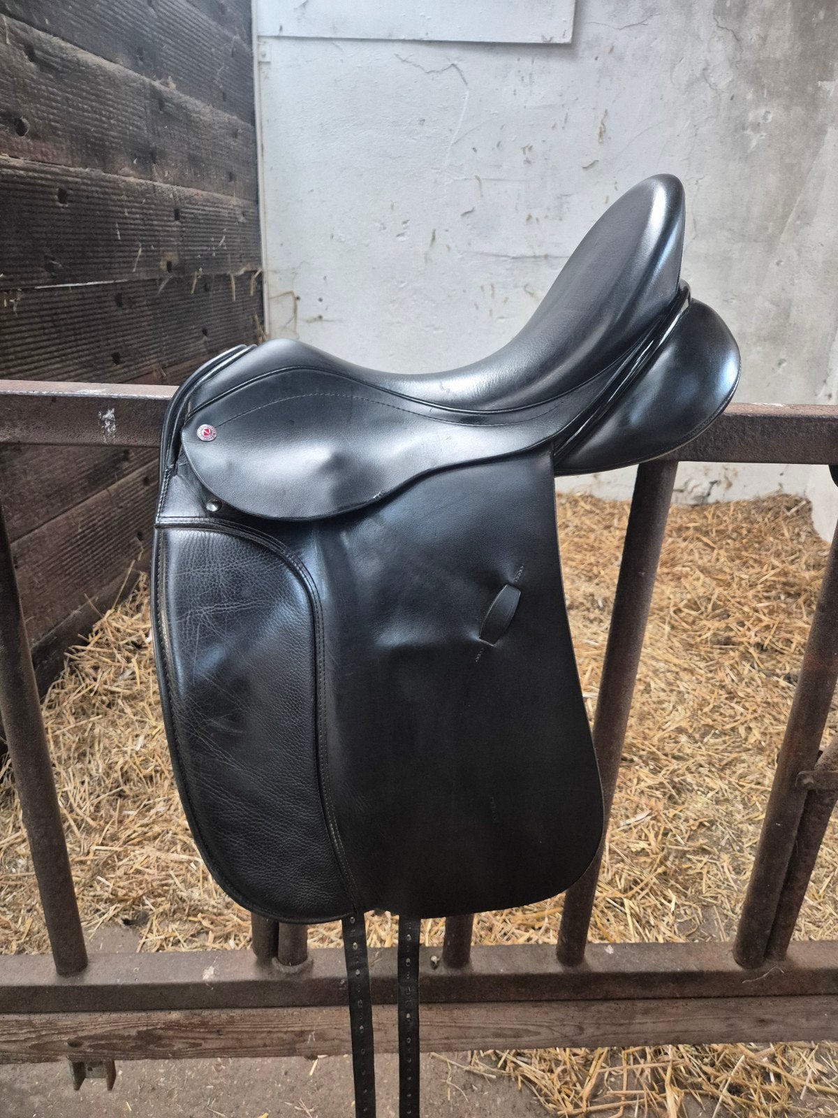Zadelatelier Schutte Legend Dressuurzadel, Dieren en Toebehoren, Ophalen, L (17.5 inch), Dressuur, Zo goed als nieuw