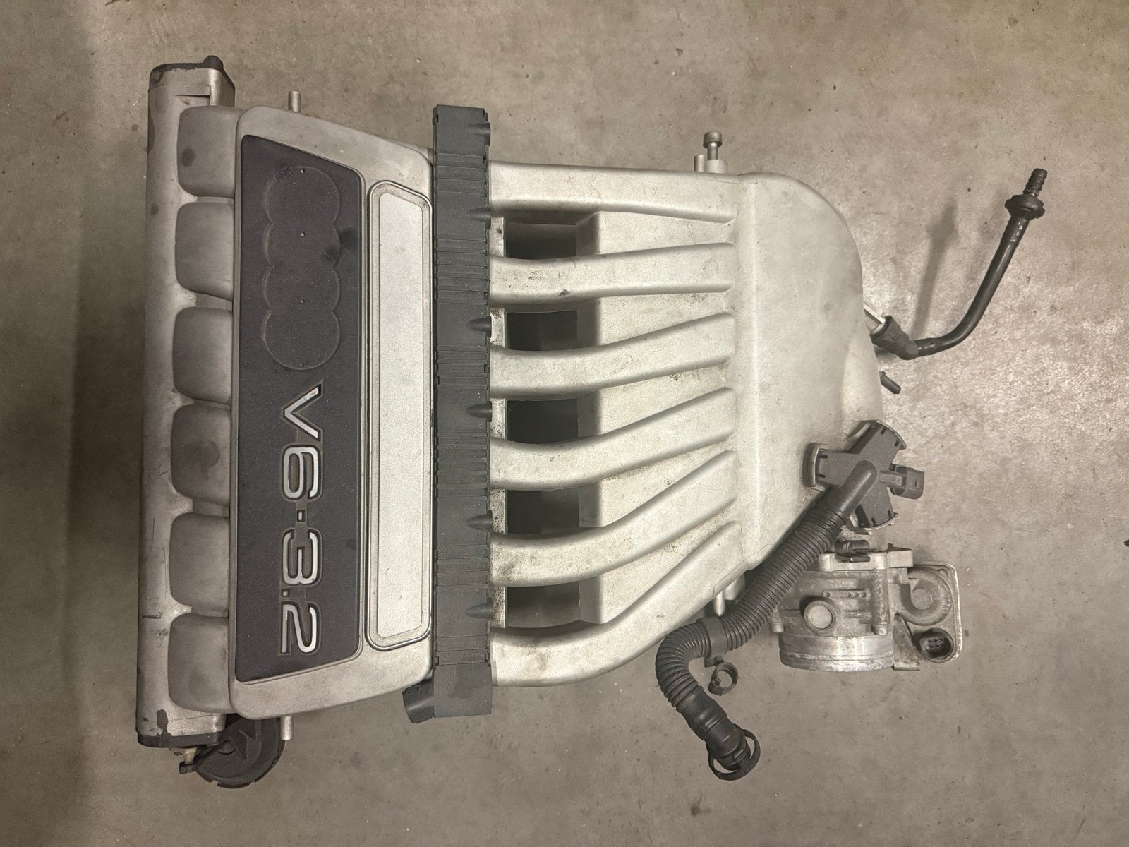 Audi V6 3.2 Inlaatspruitstuk met gasklephuis, Auto-onderdelen, Motor en Toebehoren, Ophalen of Verzenden, Gebruikt, Audi