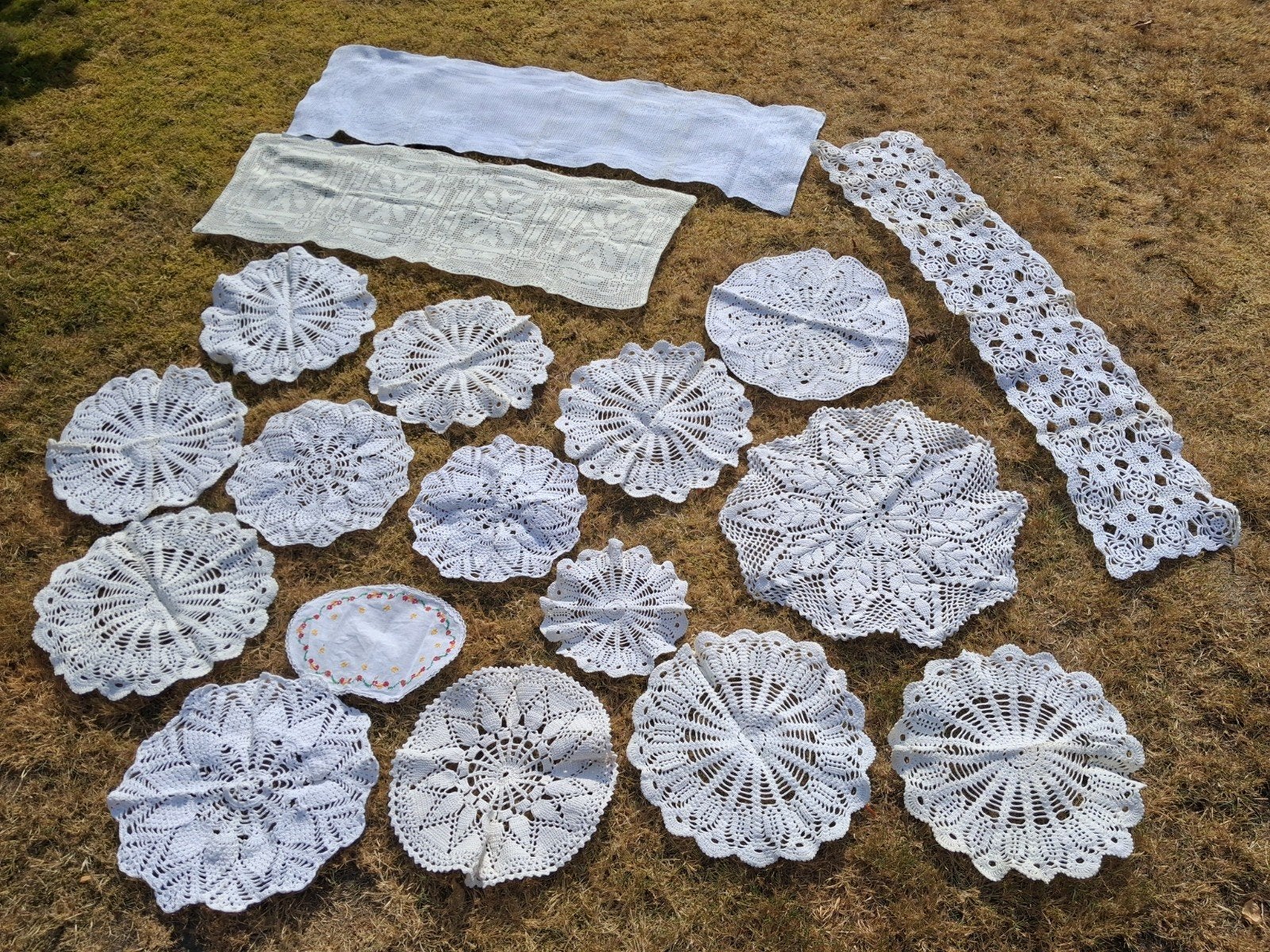 17x oma's brocante / vintage gehaakte kleedjes, Ophalen