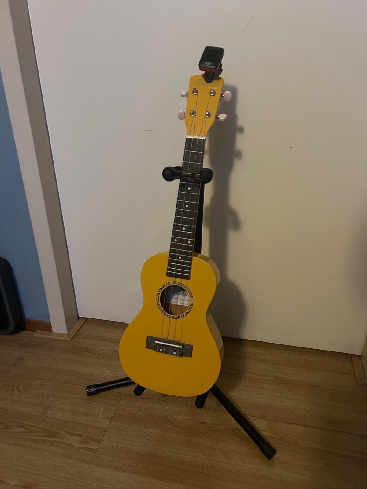 Gele Ukelele met tuner en standaard - Zo goed als nieuw, Ophalen of Verzenden, Zo goed als nieuw, Ukelele