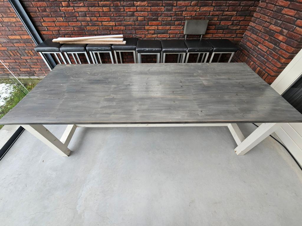 Robuuste houten eettafel met wit onderstel, Ophalen, Gebruikt