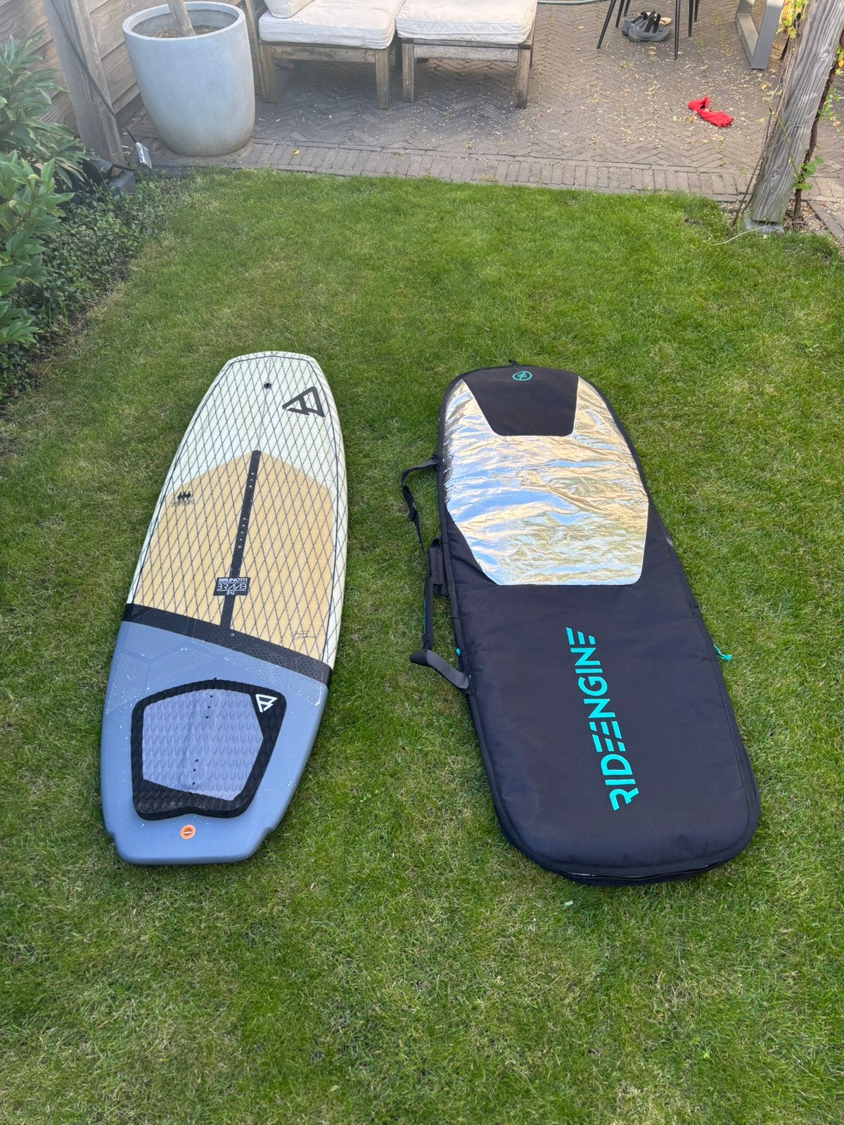 Kite surfboard - Brunotti Braap 5'4" + Ride Engine Bag, Watersport en Boten, Kitesurfen, Zo goed als nieuw, Kiteboard, Directional