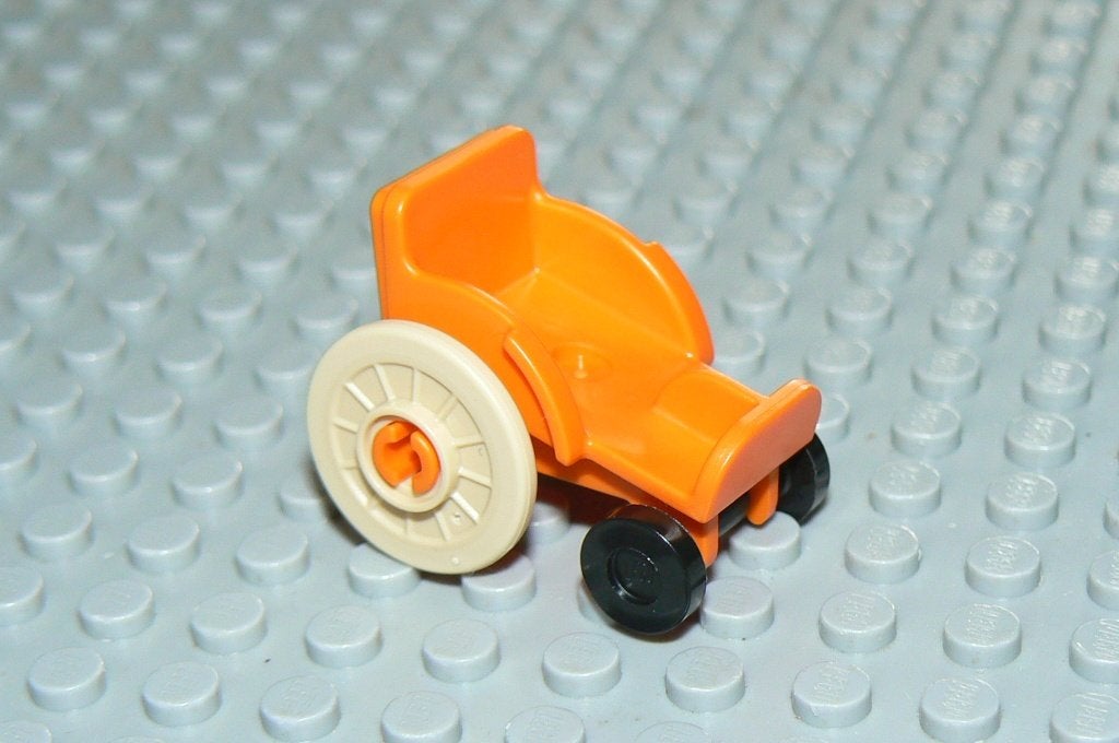 L1347 Rolstoel oranje beige wielen, Ophalen of Verzenden, Nieuw, Losse stenen, Lego