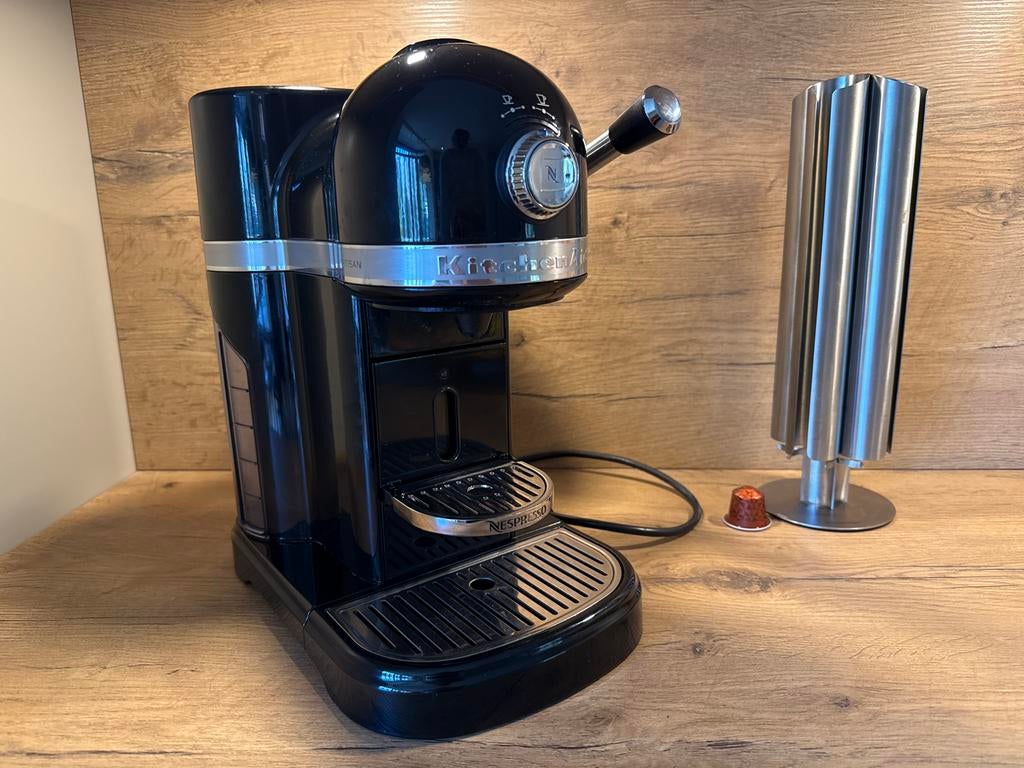Nespresso Kitchenaid machine Zwart + gratis cupjeshouder, Witgoed en Apparatuur, Koffiezetapparaten, Ophalen, Koffiemachine, Zo goed als nieuw