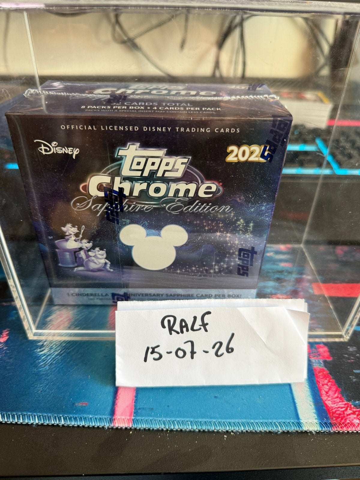 Topps Chrome Sapphire Edition Disney 2025 Hobby box, Ophalen of Verzenden, Overige figuren, Nieuw, Papier, Kaart of Schrift