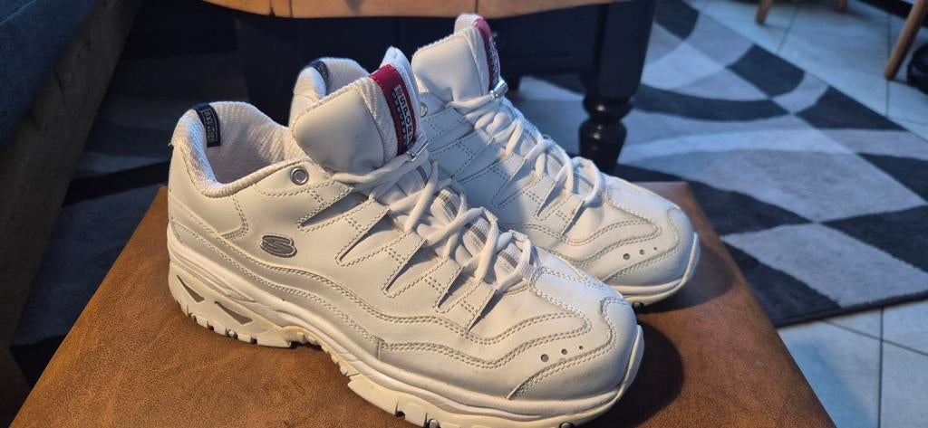 Skechers maat 41 dames wit leer, Kleding | Dames, Schoenen, Ophalen of Verzenden, Zo goed als nieuw, Wit, Sneakers of Gympen