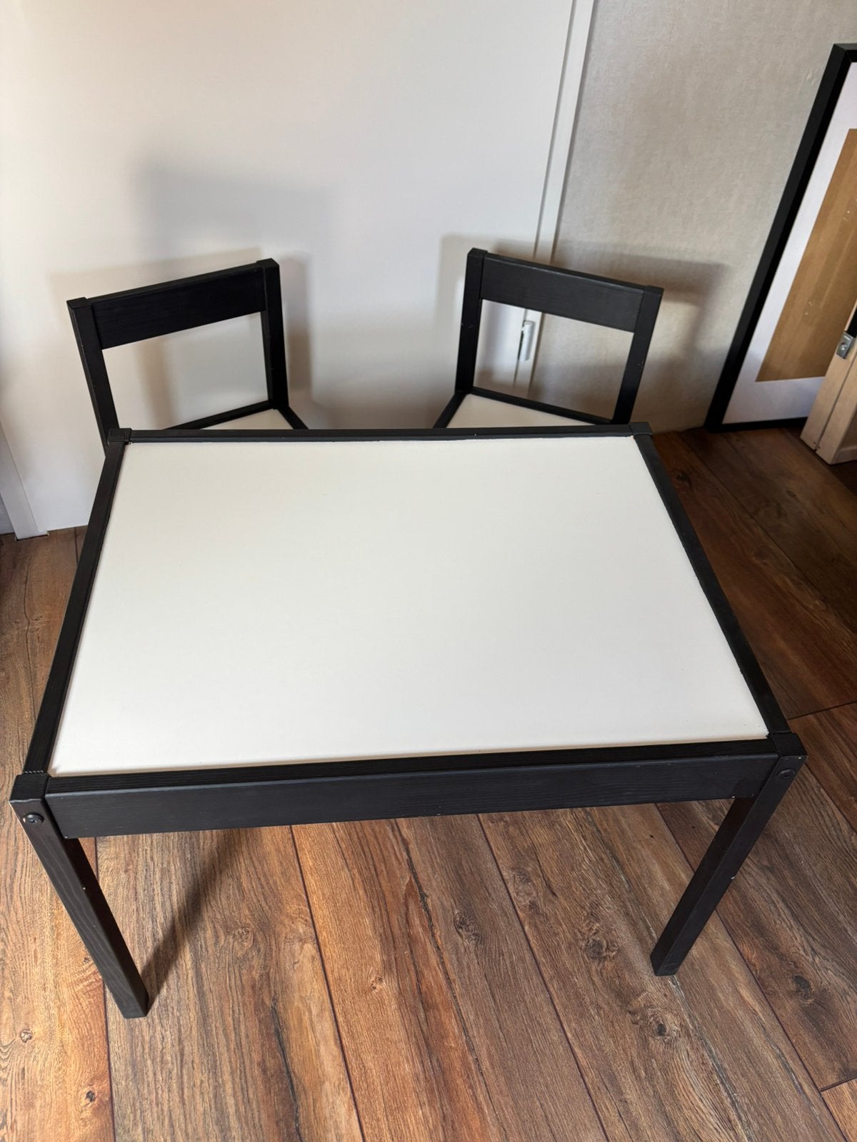 Super leuk ikea tafeltje met stoeltjes, Kinderen en Baby's, Kinderstoelen, Ophalen, Zo goed als nieuw