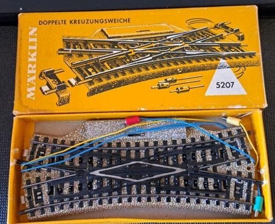 Marklin 5207 elektrische kruiswissel, Hobby en Vrije tijd, Modeltreinen | H0, Wisselstroom, Rails, Ophalen of Verzenden, Zo goed als nieuw