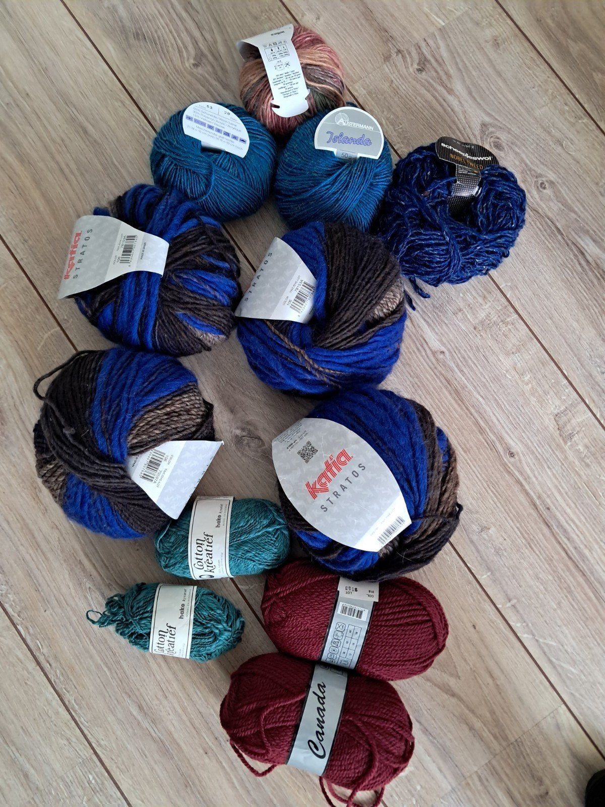 verschillende bollen brei garen, Hobby en Vrije tijd, Ophalen of Verzenden, Zo goed als nieuw, Breien of Haken, Wol of Garen